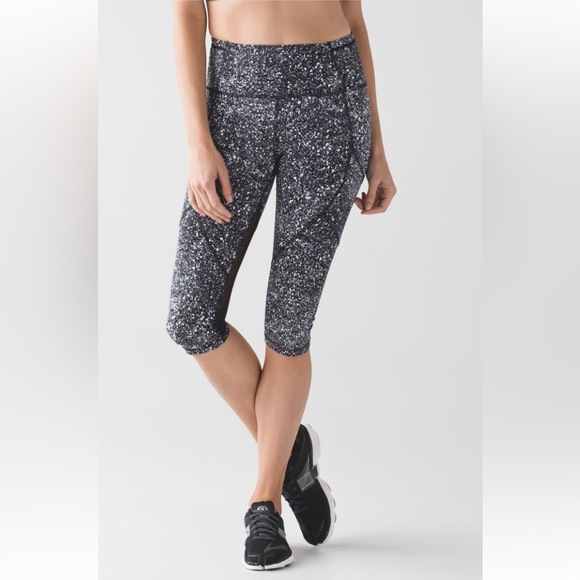 lululemon athletica Pants - Lululemon cropped leggings EUC